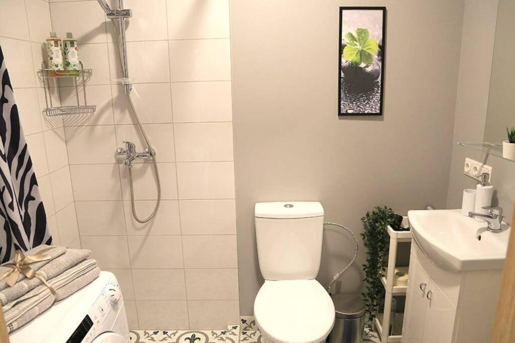 Bright Apartment,For 1-4,Near Old Town Vilnius Kültér fotó